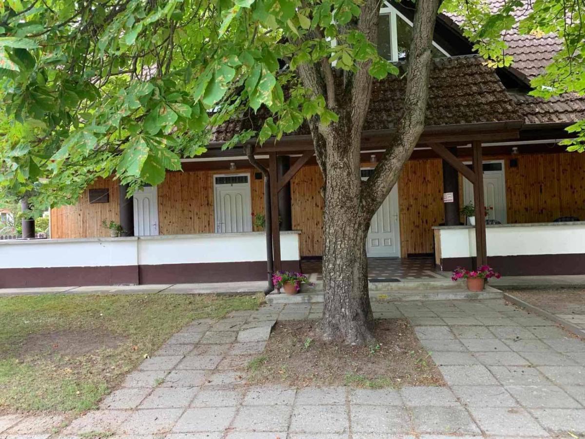 Ferienwohnung Platan Ueduelo Balatonlelle Exterior foto